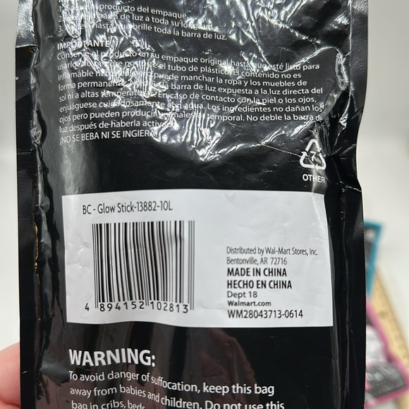 Glow Sticks Lot of 6” & 4” total 22 Sticks All Different Colors - Picture 6 of 7